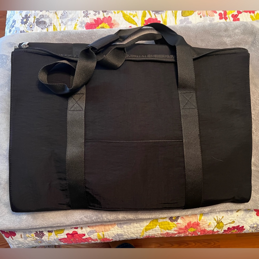 Thirty One Travel GARMENT DUFFLE in BLACK